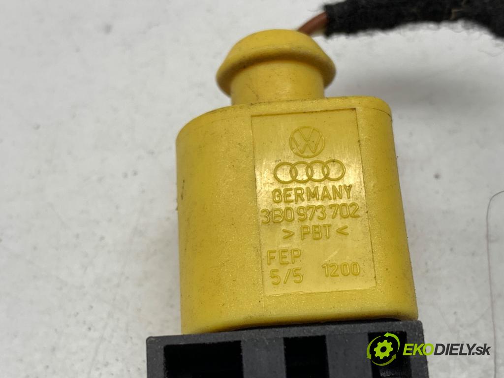 AUDI A8 D3 sedan 2002 246 kW 4.2 quattro 4172 Snímač nárazu 4B0959643C (Snímač nárazu)