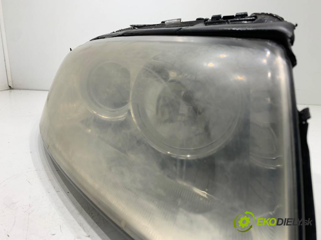 AUDI A8 D3 sedan 2002 246 kW 4.2 quattro 4172 světlomet pravý přední část XENON 158128-00RE