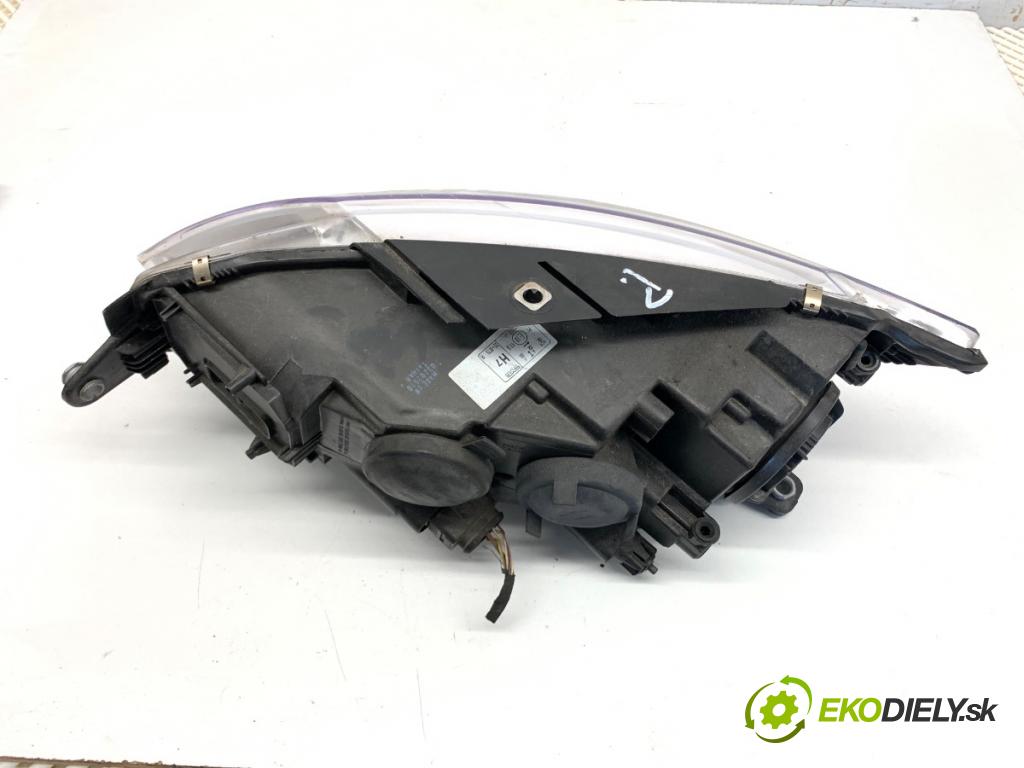 VW PASSAT CC B6 coupe 2010 147 kW 2.0 TFSI 1984 světlomet pravý přední část