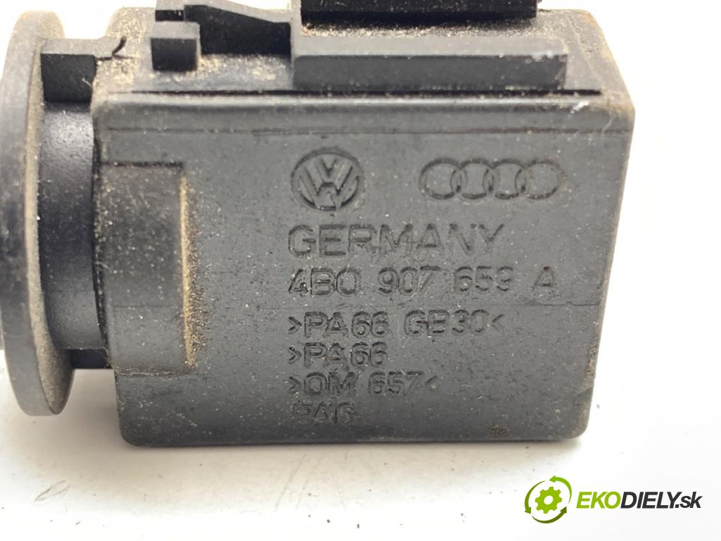 AUDI A8 D3 sedan 2002 246 kW 4.2 quattro 4172 Snímač kvality vzduchu 4B0907659A