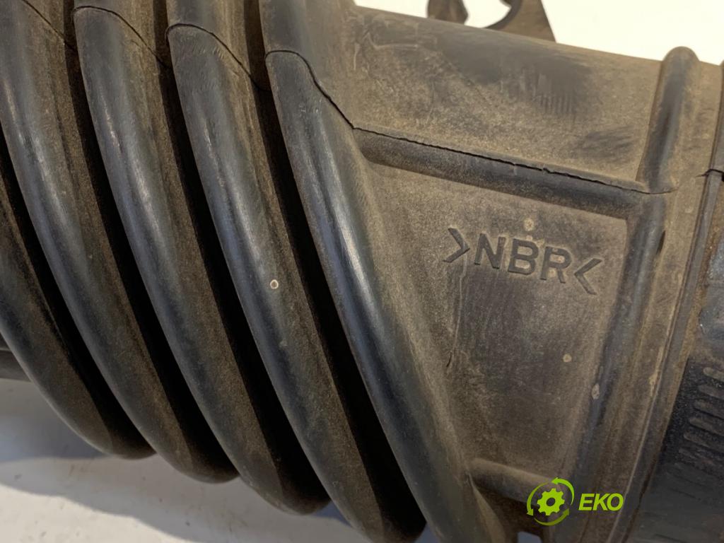 SUZUKI GRAND VITARA II samochód terenowy zamknięty 2008 95 kW 1.9 DDiS Napęd na wszystkie koła (JT419, TD44, JB419WD,... 1870 Rúra vzduchu