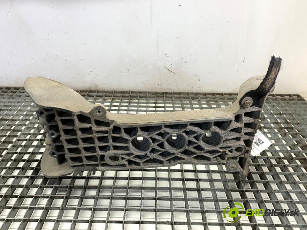 JEEP GRAND CHEROKEE WL SUV 2021 210 kW 3.6 4WD 3604 držák převodovky 68428575AA
