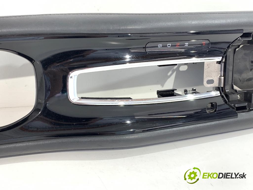 HONDA HR-V SUV 2016 96 kW 1.5 (RU1) 1498 lišty kryt  (Lišta)