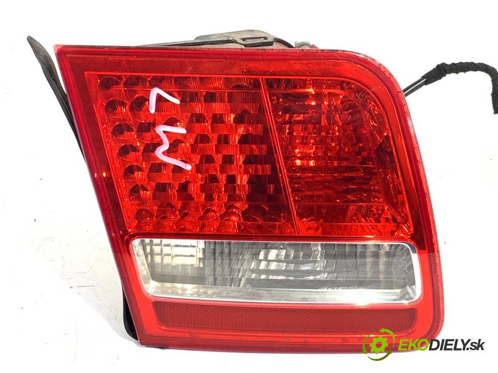 AUDI A8 D3 sedan 2005 191 kW 3.2 FSI 3123 Svetlo ľavy zad vnútorná 4E0945093C
