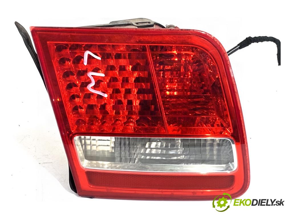 AUDI A8 D3 sedan 2005 191 kW 3.2 FSI 3123 Svetlo ľavy zad vnútorná 4E0945093C