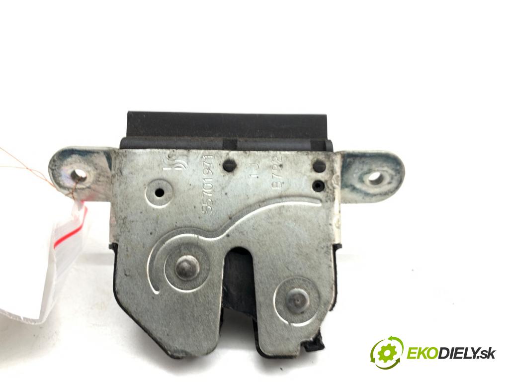 FIAT PUNTO EVO liftback 2011 51 kW 1.2 1242 zámok dveří zadní část 55701971