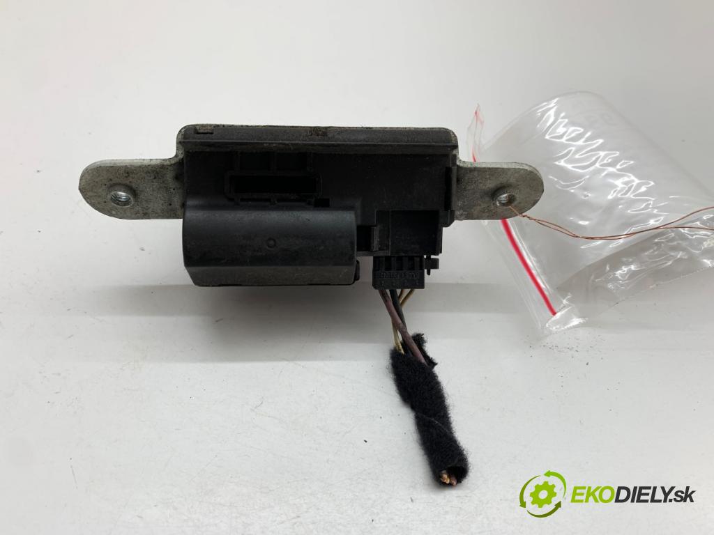 FIAT PUNTO EVO liftback 2011 51 kW 1.2 1242 zámok dveří zadní část 55701971