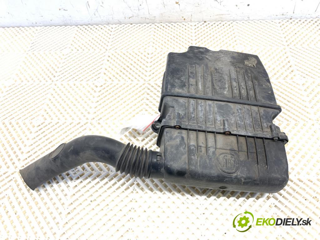 FIAT GRANDE PUNTO liftback 2011 51 kW 1.2 1242 obal filtra vzduchu  (Kryt vzduchového filtru)