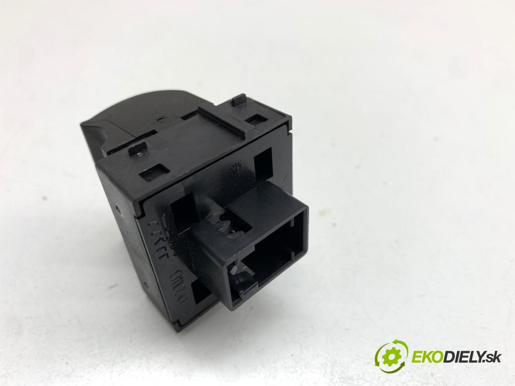 FIAT PUNTO EVO liftback 2011 51 kW 1.2 1242 přepínač oken  (Páčky pod volantem)