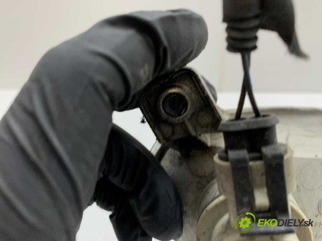 FIAT PUNTO EVO liftback 2011 51 kW 1.2 1242 směrovka pravý přední část 51858822 (Klika dveří ostatní)