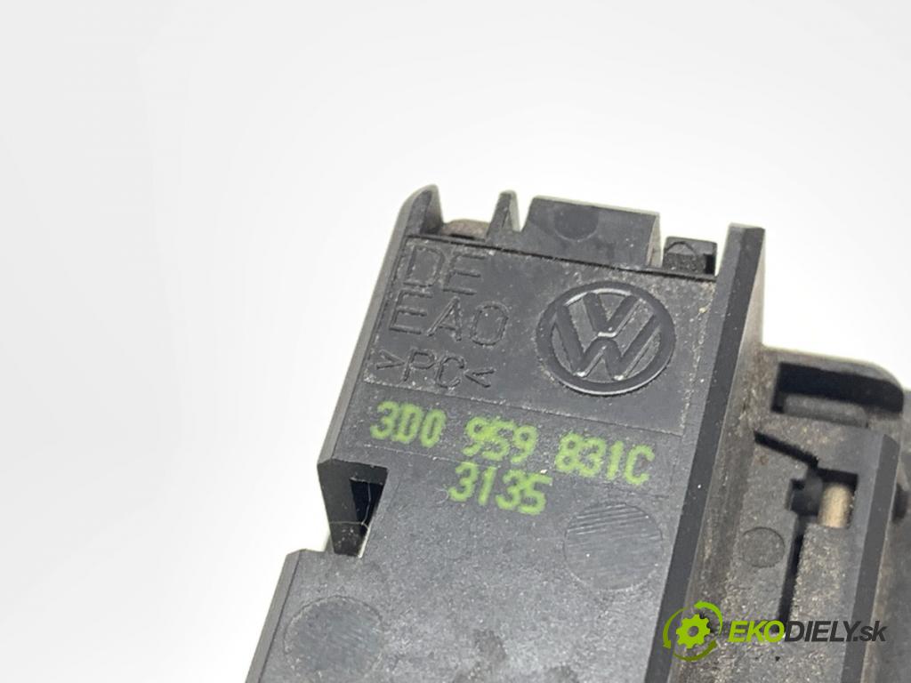 AUDI A8 D3 sedan 2005 191 kW 3.2 FSI 3123 vypínač otevírání dveří kufra 3D0959831C
