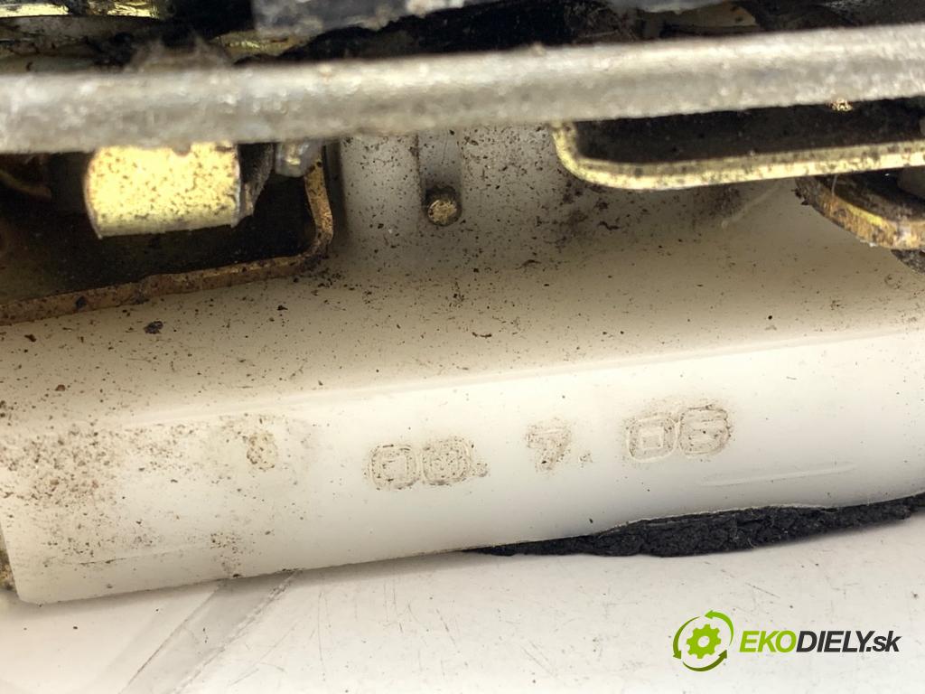 MITSUBISHI PAJERO PININ I samochód terenowy zamknięty 2001 95 kW 2.0 GDI (H67W, H77W) 1999 zámok Dvere ľavy predný