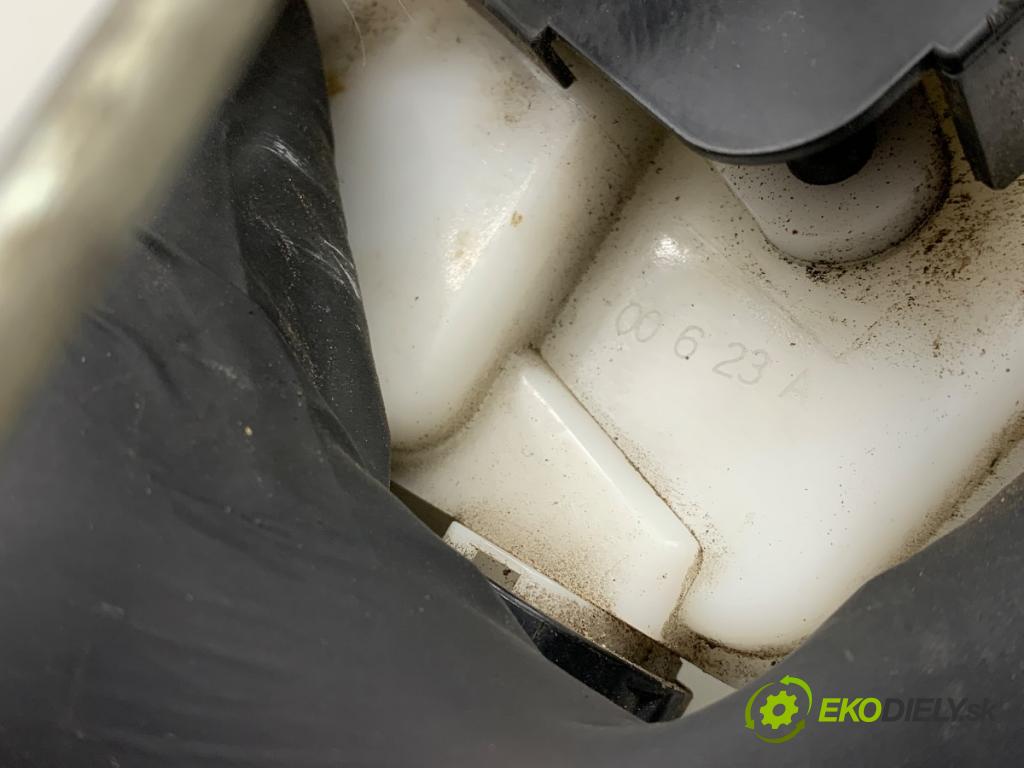 MITSUBISHI PAJERO PININ I samochód terenowy zamknięty 2001 95 kW 2.0 GDI (H67W, H77W) 1999 zámok Dvere pravy predný