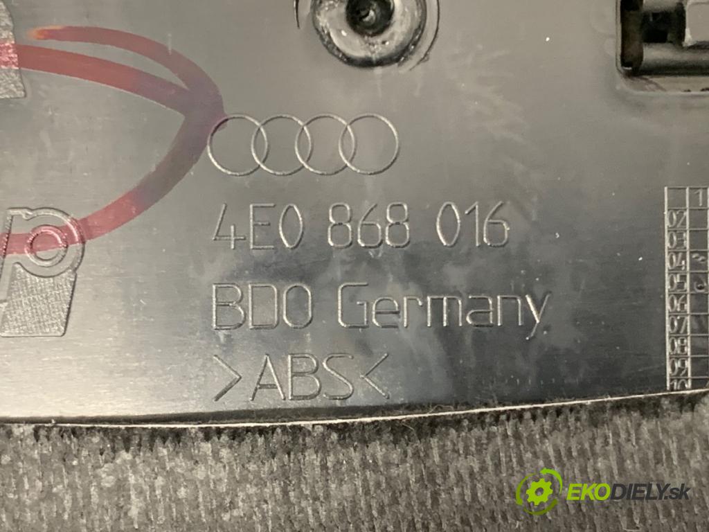 AUDI A8 D3 sedan 2005 191 kW 3.2 FSI 3123 ča dveře pravý přední část