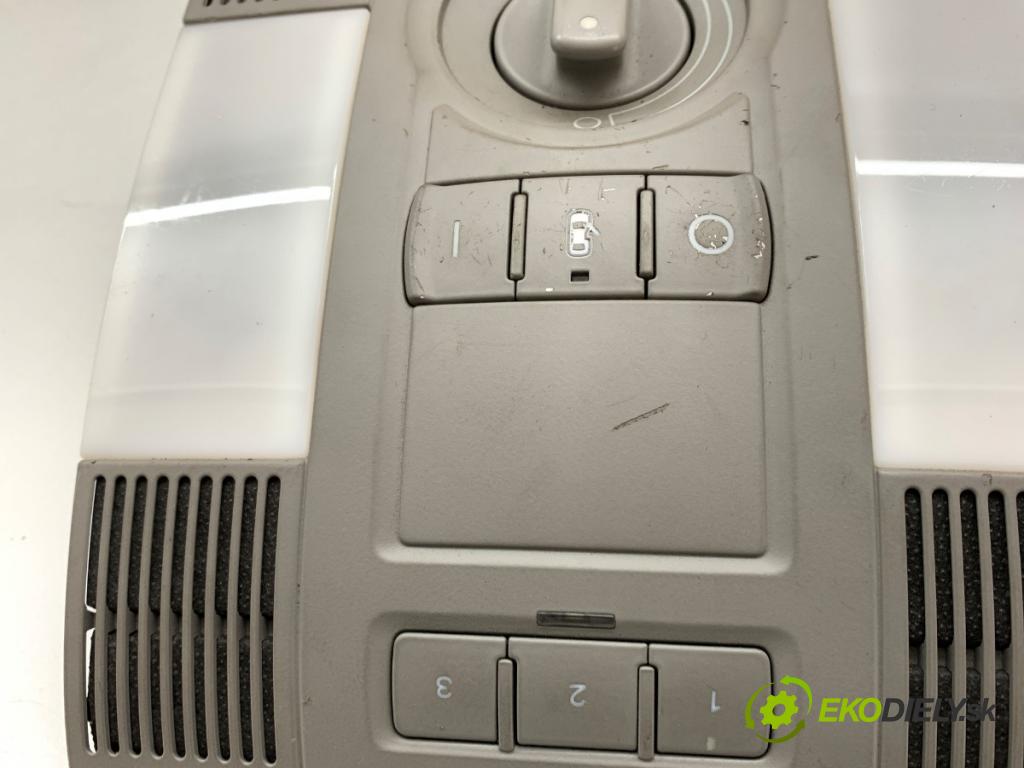 AUDI A8 D3 sedan 2005 191 kW 3.2 FSI 3123 světlo stropní 4E0907135A