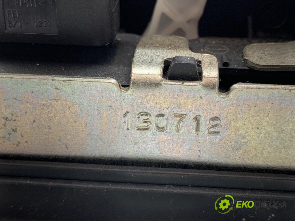 SKODA YETI SUV 2012 90 kW 1.4 TSI 1390 zámok dverí zad 130712