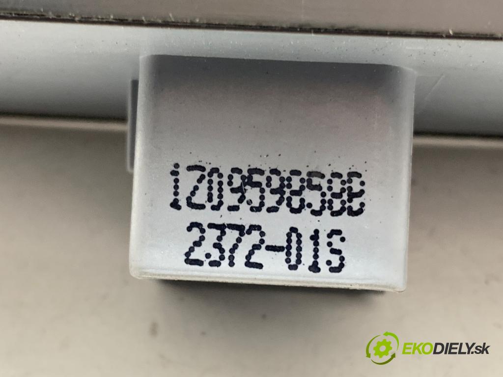 SKODA YETI SUV 2012 90 kW 1.4 TSI 1390 přepínač oken 5L0867171 (Páčky pod volantem)