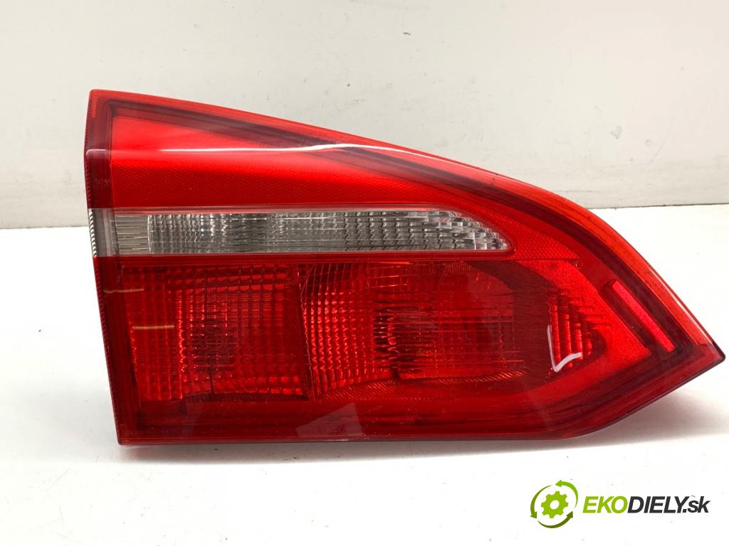 FORD FOCUS III Kombi 2016 88 kW 1.5 TDCi 1499 světlo levý zadní část vnitřní F1EB-13A603-BA