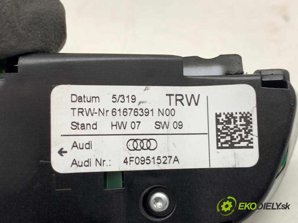 AUDI A8 D3 sedan 2005 191 kW 3.2 FSI 3123 SPÍNAČE: volantu 4F0951527A