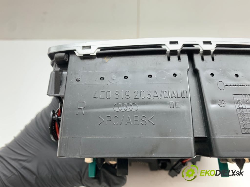AUDI A8 D3 sedan 2005 191 kW 3.2 FSI 3123 Panel TUNEL: zad 4E0819203A