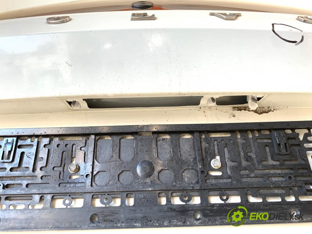 VOLVO V60 II Kombi 2019 140 kW D4 1969 kapota zad 614-46