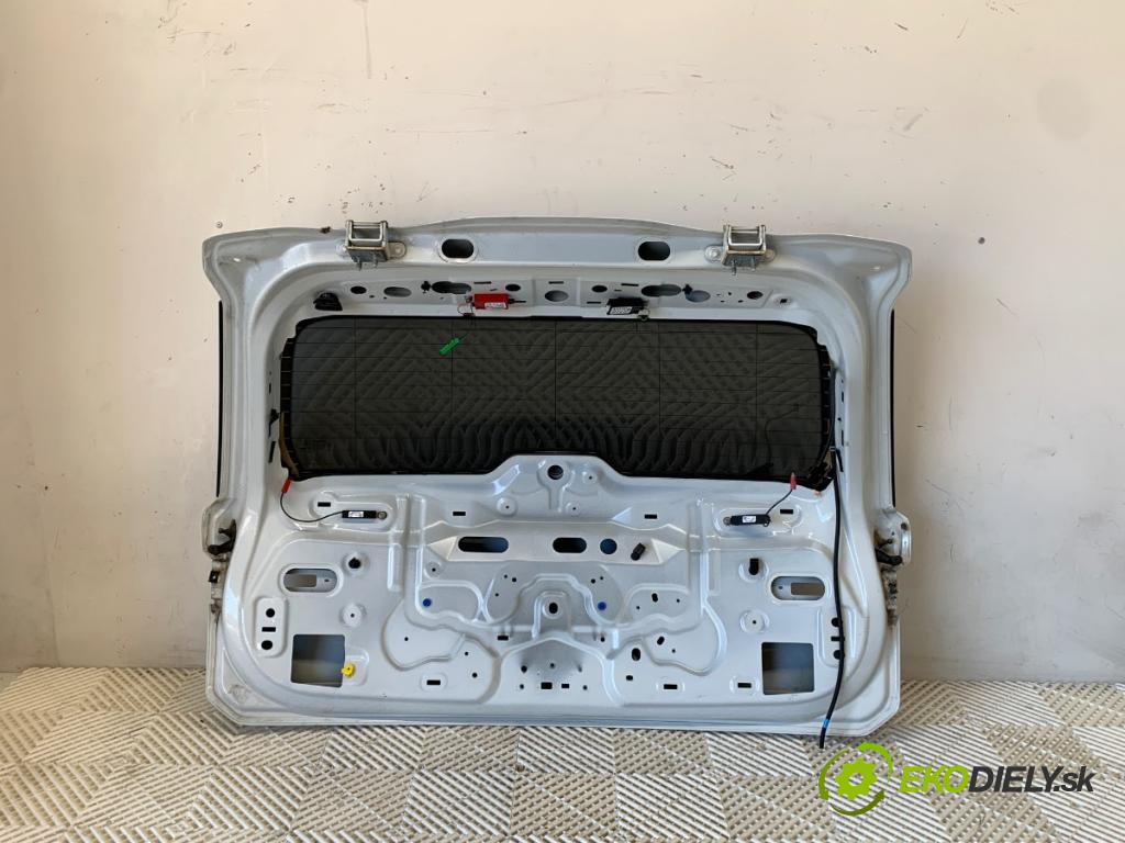 VOLVO V60 II Kombi 2019 140 kW D4 1969 kapota zad 614-46