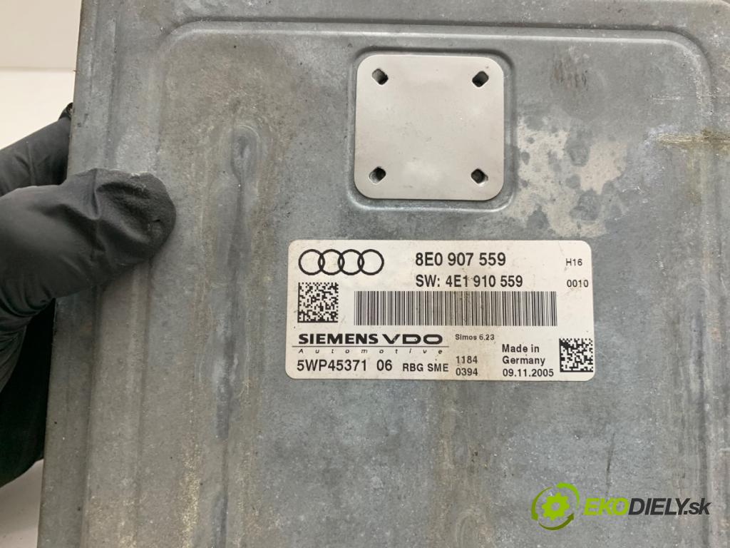 AUDI A8 D3 sedan 2005 191 kW 3.2 FSI 3123 řídící jednotka motora 8E0907559 (Řídicí jednotka)