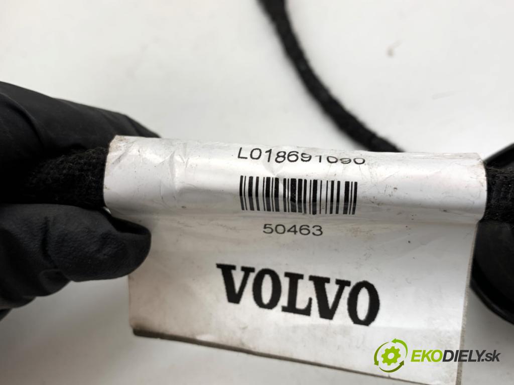 VOLVO S60 III sedan 2020 140 kW T4 1969 káblovačka dveře přední část pravý 31483780