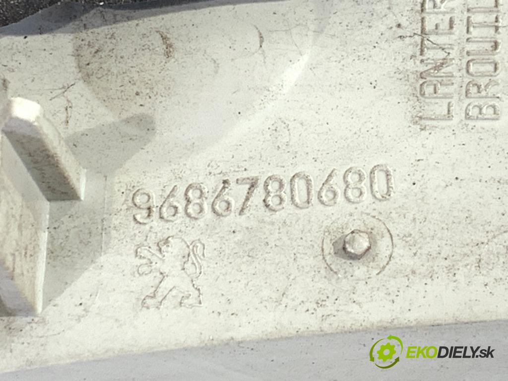 PEUGEOT 508 SW I Kombi 2011 115 kW 1.6 THP 1598 světlo pravý zadní část vnitřní 9686780680