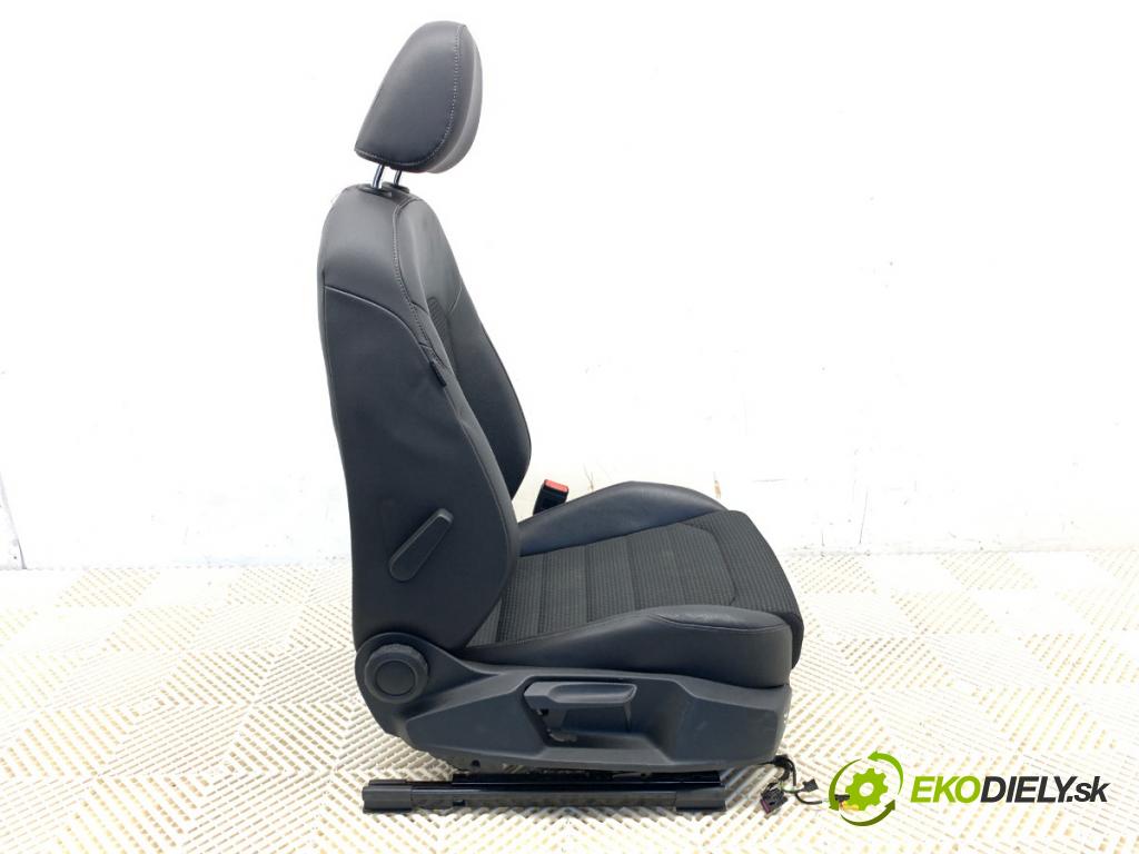 VW GOLF VII Kombi 2015 110 kW 2.0 TDI 1968 Sedadlo pravy predný