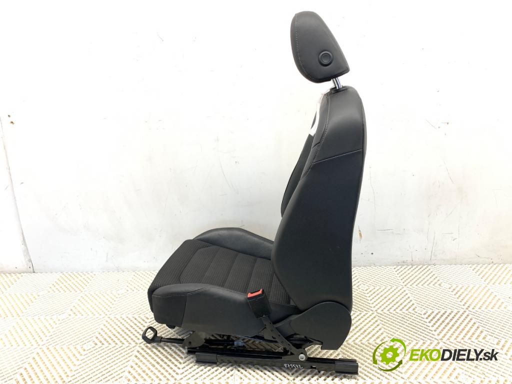 VW GOLF VII Kombi 2015 110 kW 2.0 TDI 1968 Sedadlo pravy predný