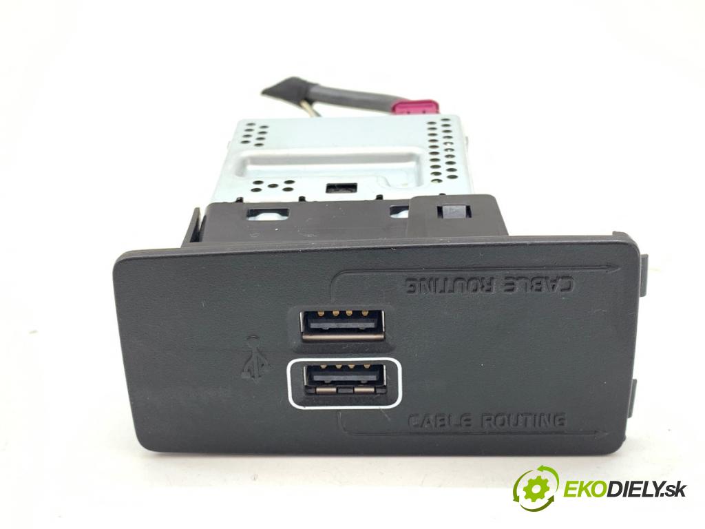 VOLVO S60 III sedan 2020 140 kW T4 1969 HNÍZDO: USB 31407038