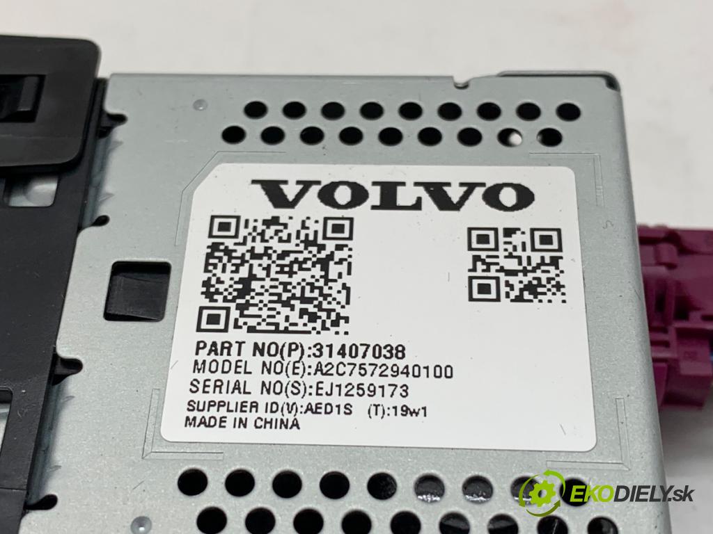 VOLVO S60 III sedan 2020 140 kW T4 1969 HNÍZDO: USB 31407038