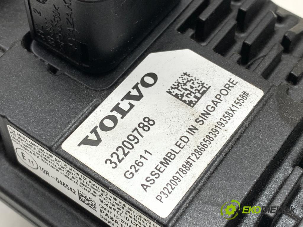 VOLVO S60 III sedan 2020 140 kW T4 1969 KAMERA okna prednej 32209788