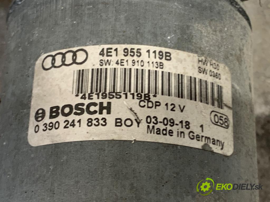 AUDI A8 D3 sedan 2005 191 kW 3.2 FSI 3123 mechanismus stěračů přední část 4E1955023D (Motorek stěračů přední)