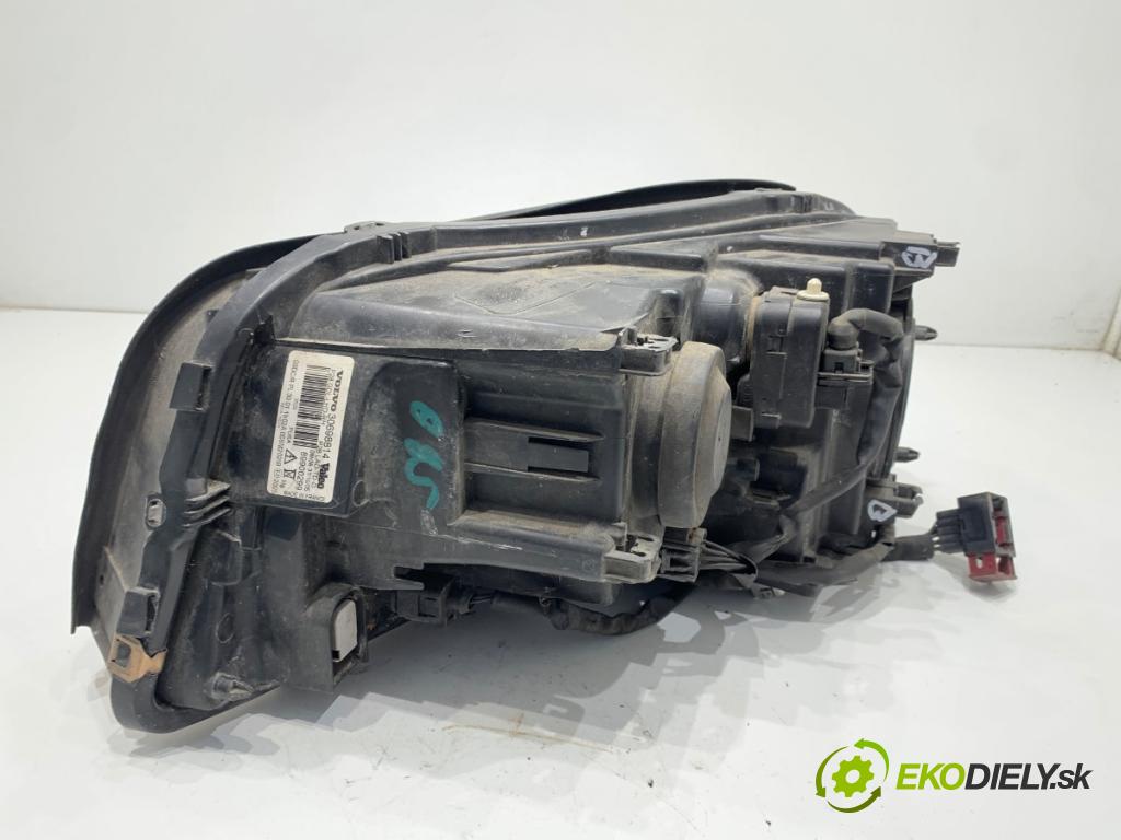 VOLVO XC90 I SUV 2005 200 kW T6 AWD 2922 světlomet pravý přední část 30698814