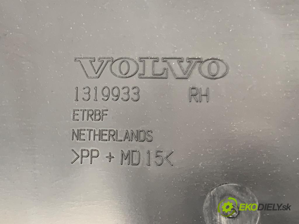 VOLVO V40 liftback 2013 84 kW D2 1560 ča dveře pravý přední část