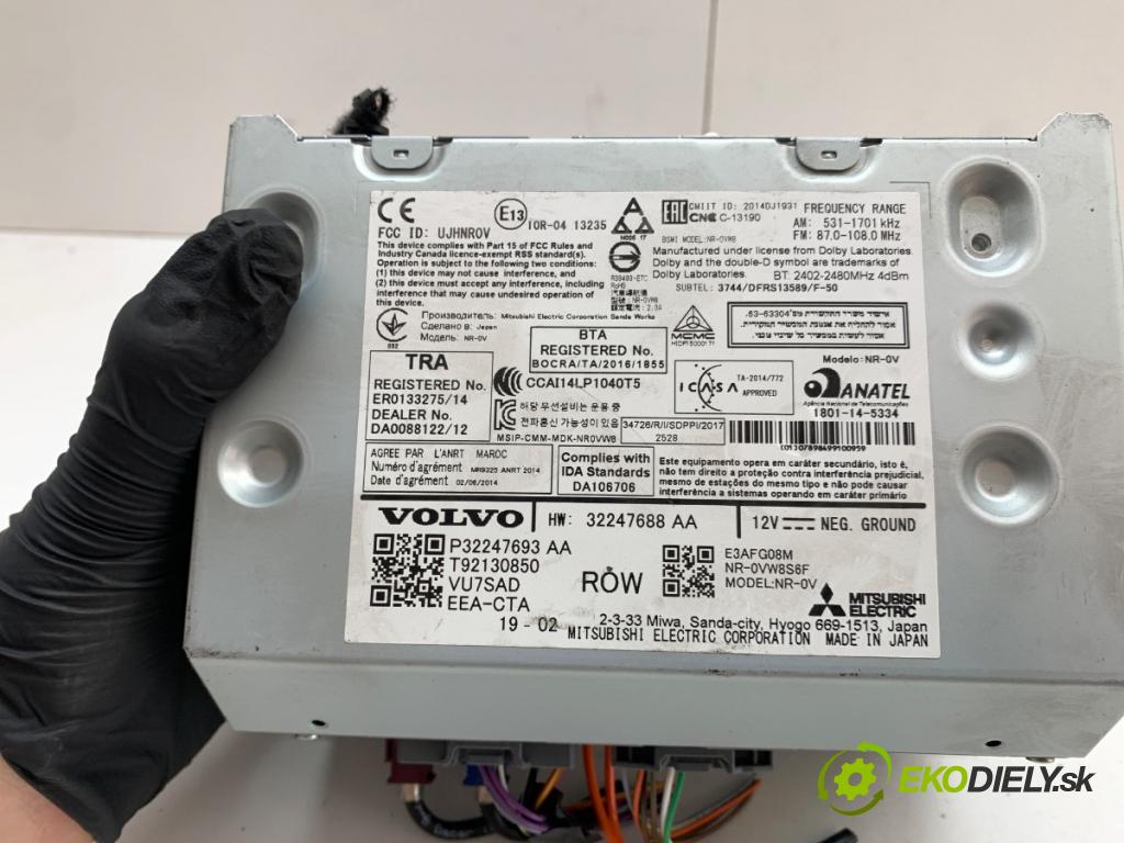 VOLVO V60 II Kombi 2019 140 kW D4 1969 RADIO 32247693 (Audio zařízení)