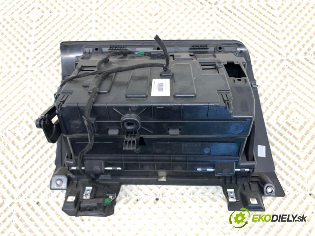 VOLVO V60 II Kombi 2019 140 kW D4 1969 přihrádka kastlík spolujezdce 31477861 (Přihrádka (kastlík))