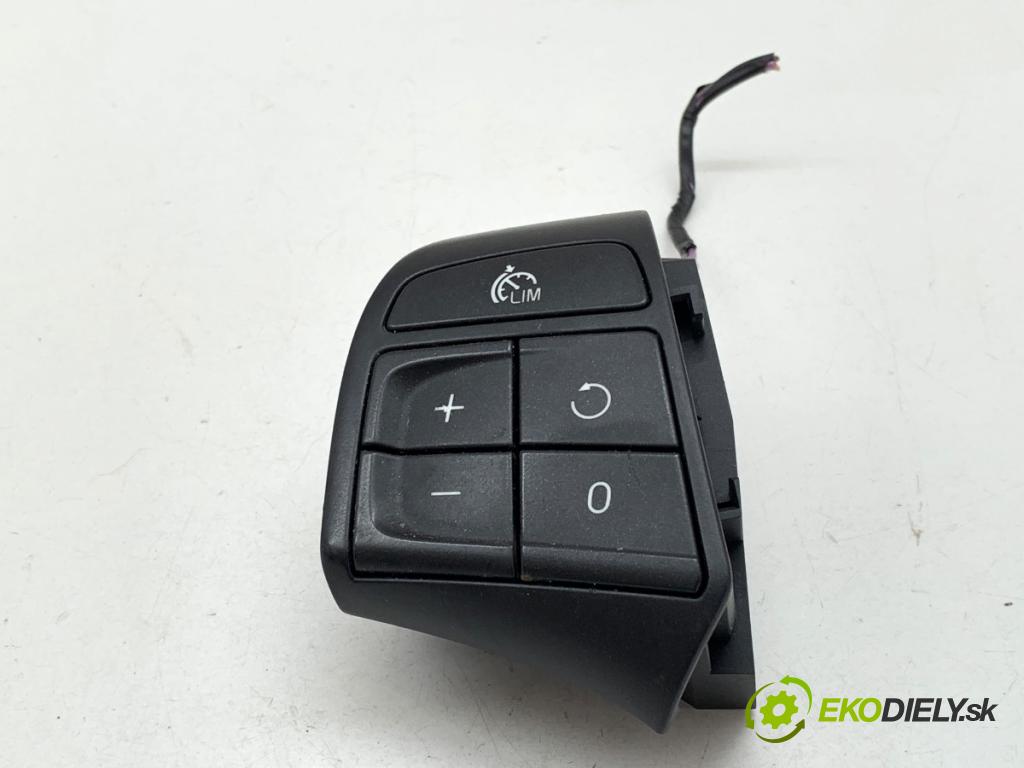 VOLVO V40 liftback 2013 84 kW D2 1560 SPÍNAČE: volantu 31334455