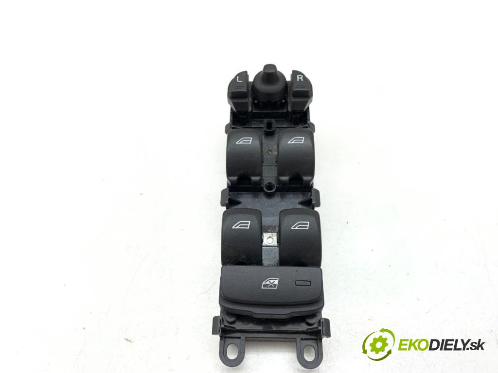 VOLVO V40 liftback 2013 84 kW D2 1560 Prepínač okien 31376495 (Prepínacie páčky pod volantom)