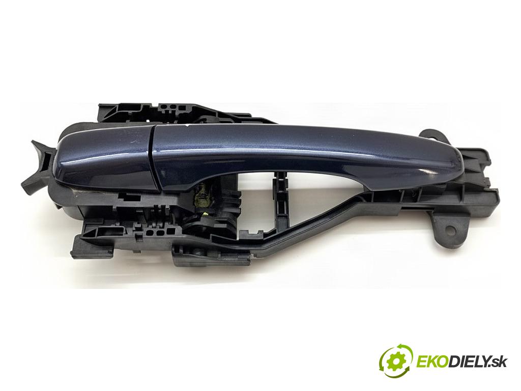 VOLVO V40 liftback 2013 84 kW D2 1560 klika vnejší pravý zadní část 31276168