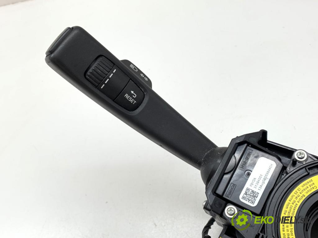 VOLVO V40 liftback 2013 84 kW D2 1560 Prepínač kombinovaný 31394001 (Prepínacie páčky pod volantom)