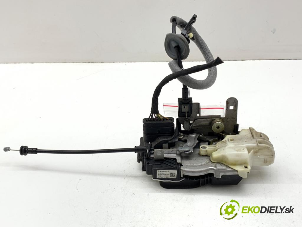VOLVO V40 liftback 2013 84 kW D2 1560 zámok Dvere pravy zad 31391831