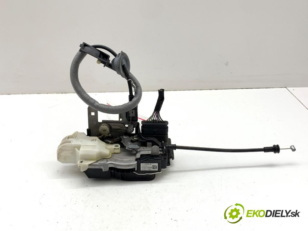 VOLVO V40 liftback 2013 84 kW D2 1560 zámok Dvere ľavy zad 31391830