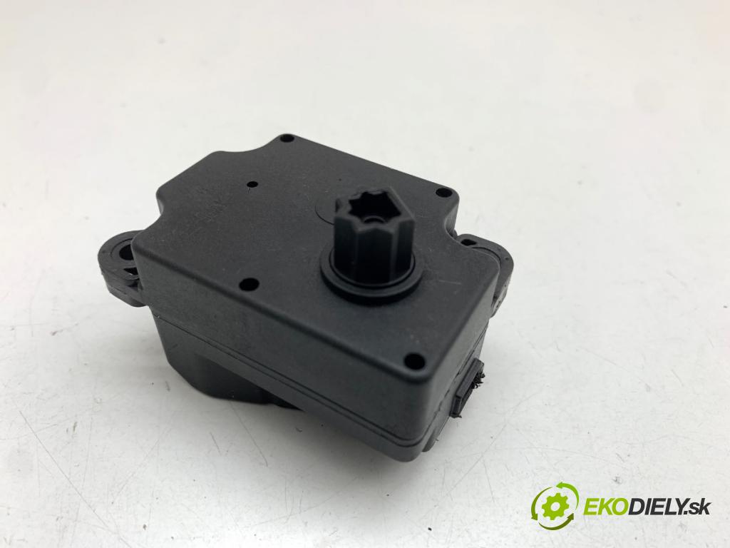 VOLVO V40 liftback 2013 84 kW D2 1560 motor topení 4N5H-19E616-BA