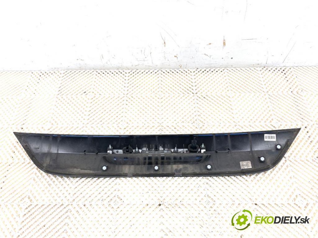 VOLVO V40 liftback 2013 84 kW D2 1560 Zadné čelo dverí zad 31301301