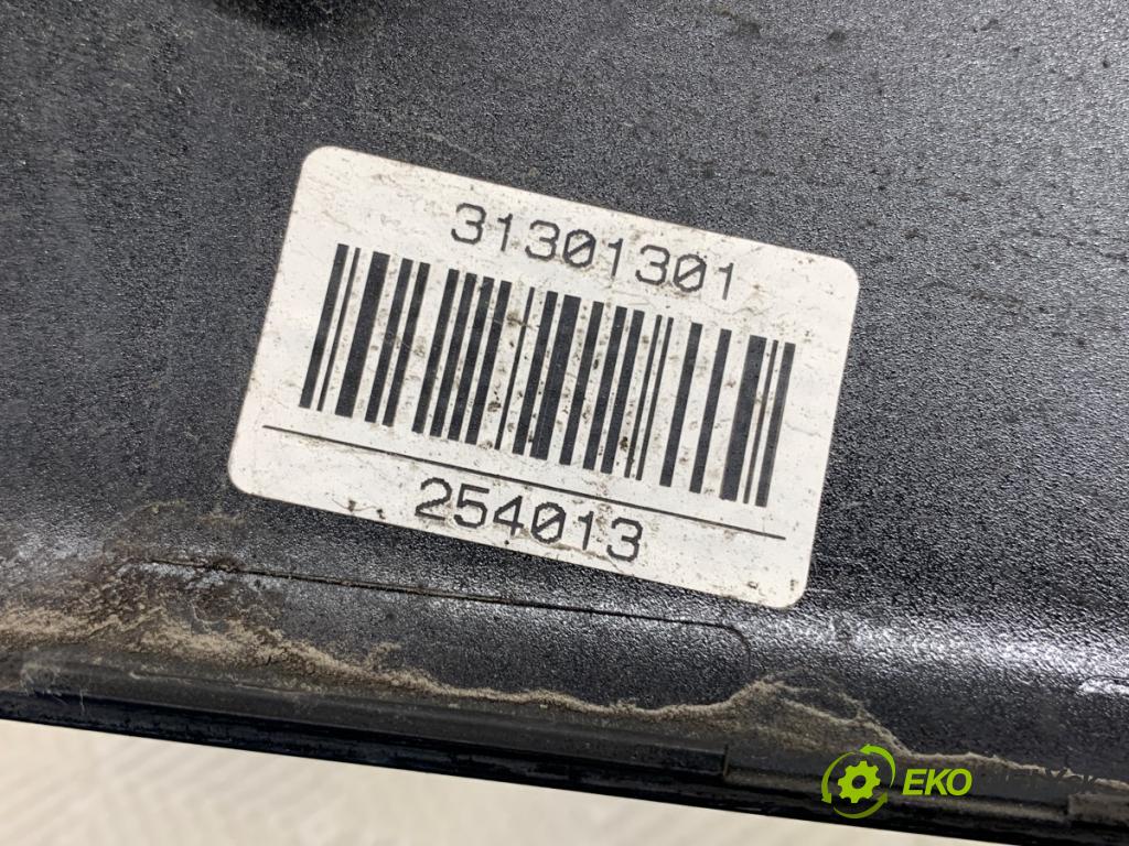 VOLVO V40 liftback 2013 84 kW D2 1560 Zadné čelo dverí zad 31301301