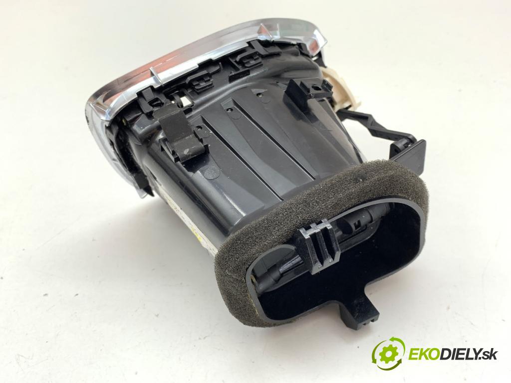 VOLVO V40 liftback 2013 84 kW D2 1560 Mriežky kúrenia pravy predný 30791696