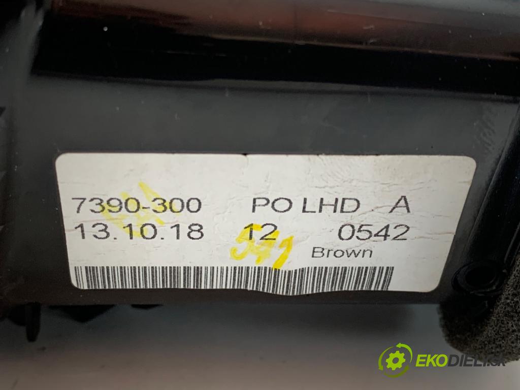 VOLVO V40 liftback 2013 84 kW D2 1560 Mriežky kúrenia pravy predný 30791696